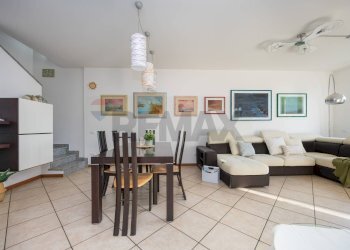 Sala da pranzo - Semi-detached house Via Bruno Carnini
8, San Fermo della Battaglia - photo 8