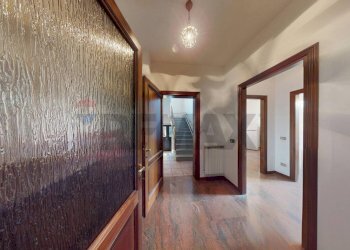 Hall / corridoio - Casa indipendente via San Maurizio al Lambro
 
186, Brugherio - foto 22