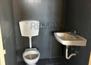 Bagno - Locale Commerciale Via delle Murge
65, Bari - foto 12