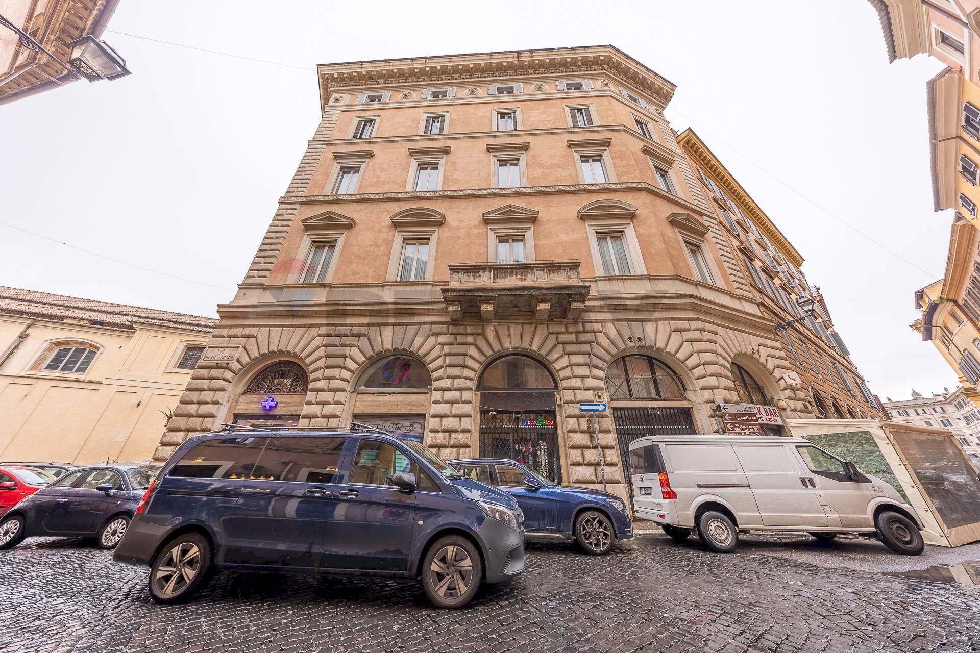 Edificio all\'aperto - Negozio Via di Pie' di Marmo
2, Roma - foto 2