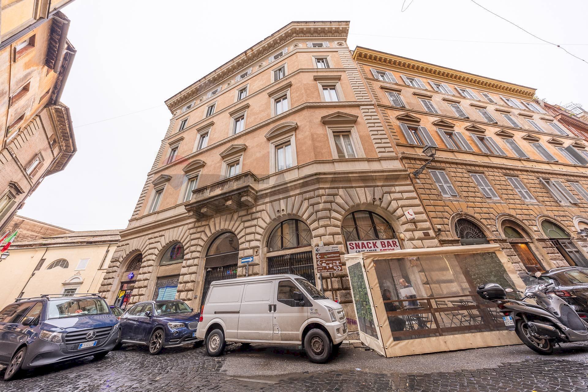 Edificio all\'aperto - Negozio Via di Pie' di Marmo
2, Roma - foto 3