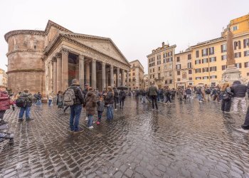 Edificio all\'aperto - Negozio Via di Pie' di Marmo
 
2, Roma - foto 5