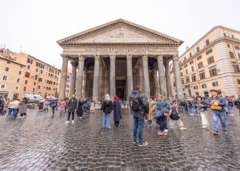 Edificio all\'aperto - Negozio Via di Pie' di Marmo
 
2, Roma - foto 6