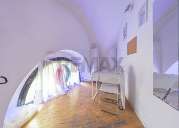 Camera / camera da letto - Negozio Via di Pie' di Marmo
 
2, Roma - foto 25