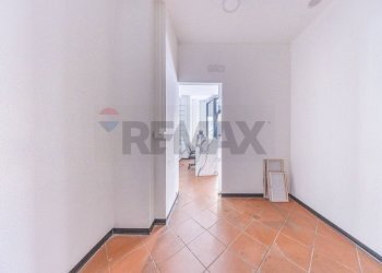 Stanza vuota - Negozio Via di Pie' di Marmo
 
2, Roma - foto 27