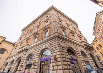 Edificio all\'aperto - Negozio Via di Pie' di Marmo
 
2, Roma - foto 31