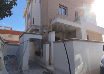 Edificio all\'aperto - Attic via Gladioli
 
9, Nettuno - photo 3