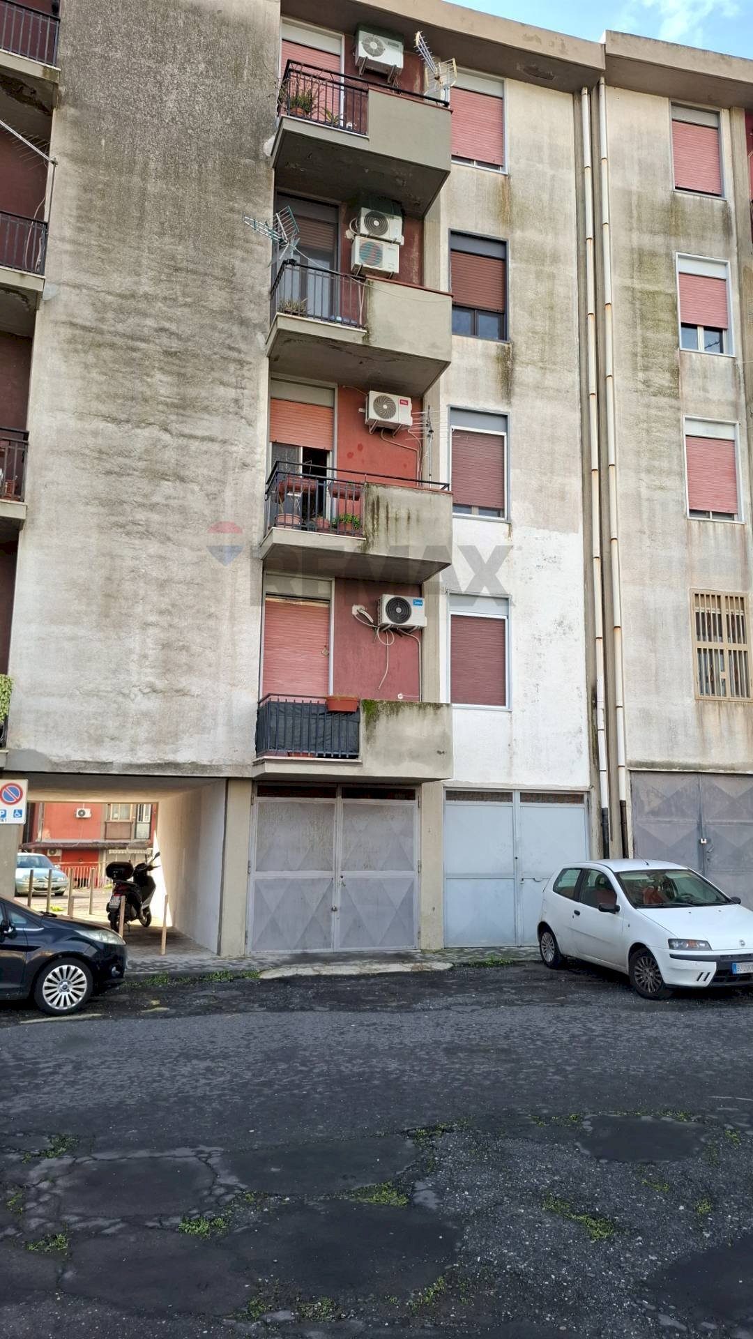 Edificio all\'aperto - Quadrilocale via Ustica
 
15, Catania - foto 1