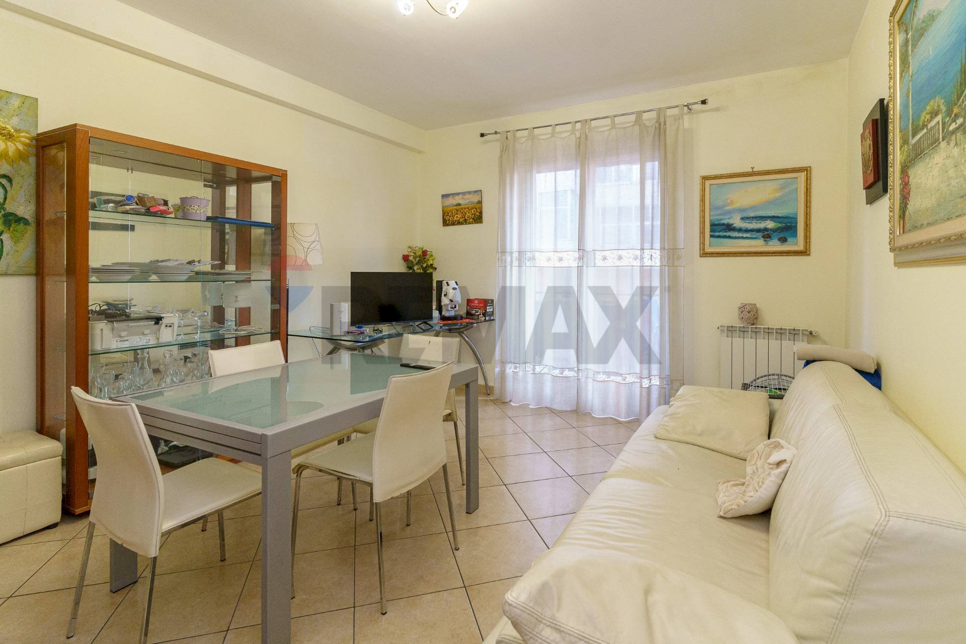 Sala da pranzo - Quadrilocale Via Maria Gianni
 
40, Catania - foto 2