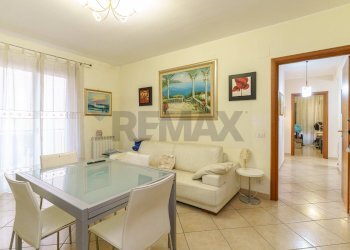 Sala da pranzo - Quadrilocale Via Maria Gianni
 
40, Catania - foto 1