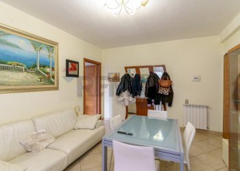 Sala da pranzo - Quadrilocale Via Maria Gianni
 
40, Catania - foto 4