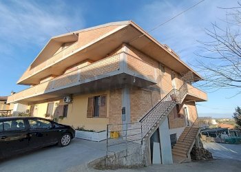 Edificio all\'aperto - Trilocale Via San Rocco
 
134, Giuliano Teatino - foto 2