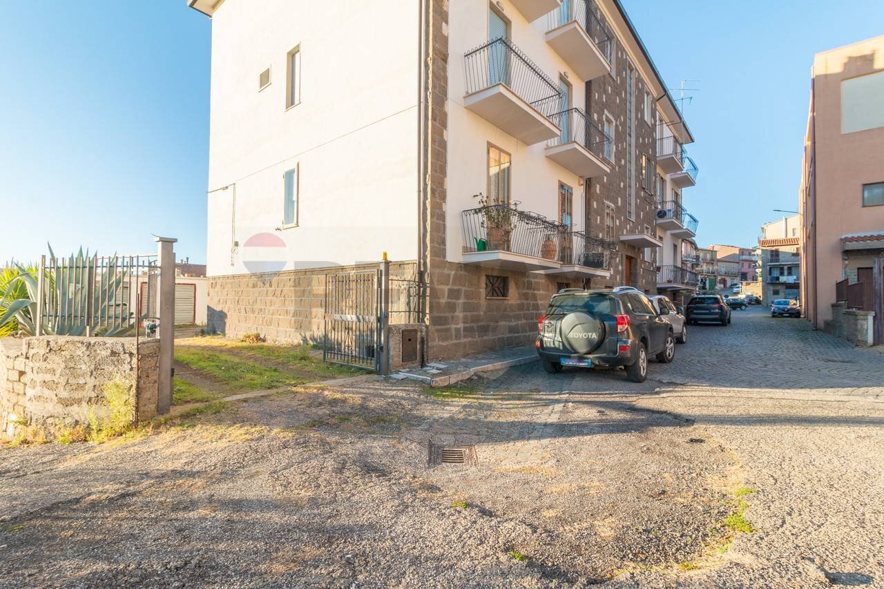 Edificio all\'aperto - Box Via Del Poggio
17, Valentano - foto 2