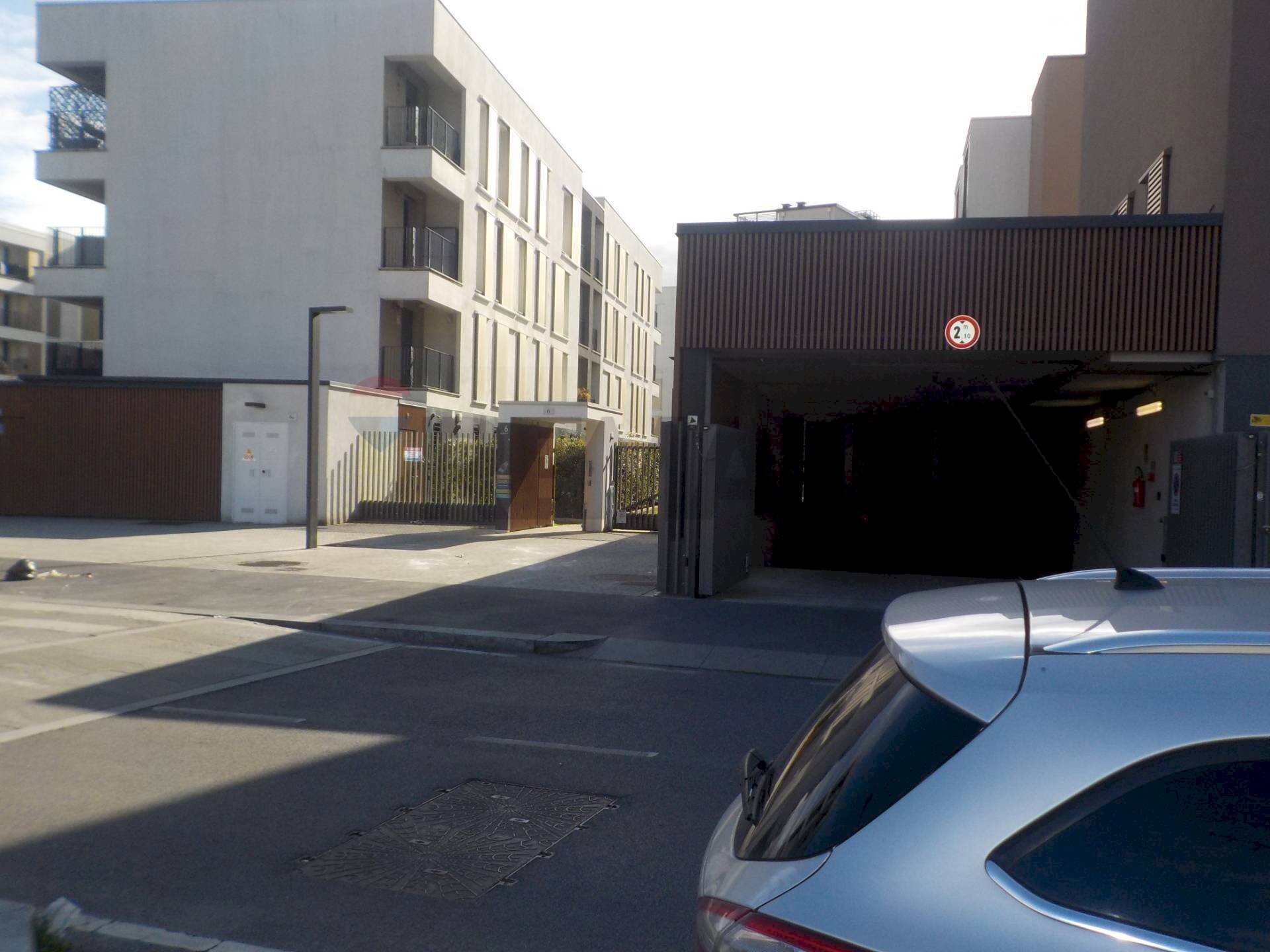 Edificio all\'aperto - Trilocale Via Eugenio Colorni
 
6, Milano - foto 2