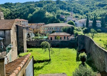 VISTA GIARDINO CONVENTO - Quadrilocale PIAZZA VITTORIO EMANUELE
 
3, Varese Ligure - foto 1