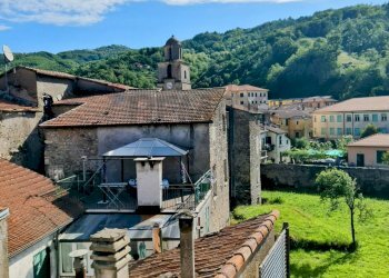 VISTA GIARDINO CONVENTO - Quadrilocale PIAZZA VITTORIO EMANUELE
 
3, Varese Ligure - foto 2