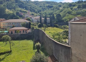 VISTA GIARDINO CONVENTO - Quadrilocale PIAZZA VITTORIO EMANUELE
 
3, Varese Ligure - foto 3