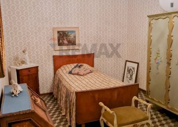 CAMERA MATRIMONIALE - Quadrilocale PIAZZA VITTORIO EMANUELE
 
3, Varese Ligure - foto 14