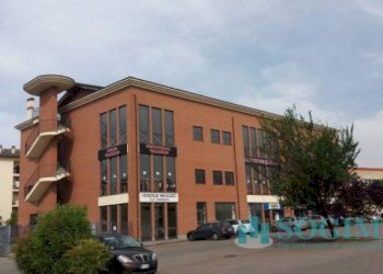 Foto 1 - Locale Commerciale Einaudi
 
8, Pessano con Bornago - foto 1