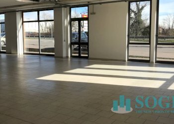 Foto 3 - Locale Commerciale Einaudi
 
8, Pessano con Bornago - foto 3