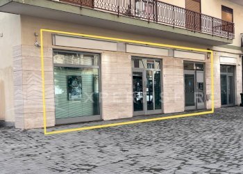 Foto 1 - Locale Commerciale Via Guglielmo Marconi
 
12, Gravina di Catania - foto 1