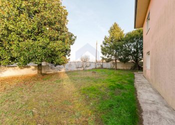 Foto 3 - Casa semi indipendente Via A. Boito
 
3, Paese - foto 3