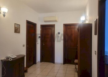 Hall / corridoio - Semi-detached house Via Giuseppe Garibaldi
 
11, Gargallo - photo 17