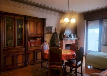 Sala da pranzo - Semi-detached house Via Giuseppe Garibaldi
 
11, Gargallo - photo 24