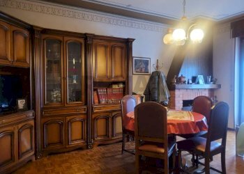 Sala da pranzo - Semi-detached house Via Giuseppe Garibaldi
 
11, Gargallo - photo 25