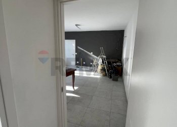 Hall / corridoio - Bilocale Varallo Pombia - foto 20