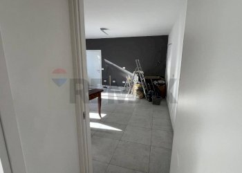 Hall / corridoio - Bilocale Varallo Pombia - foto 21