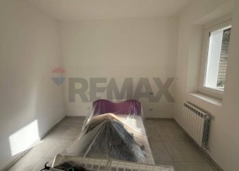 Camera / camera da letto - Bilocale Varallo Pombia - foto 25