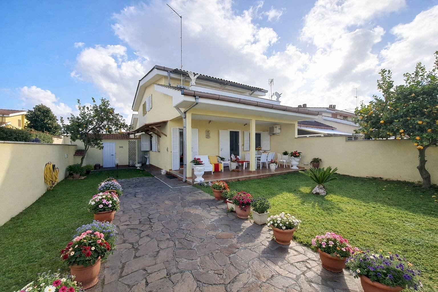 Foto 1 - Villa a Schiera Via dei Cipressi
 
32 d/e, Ardea - foto 1