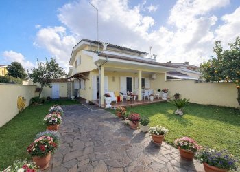 Foto 1 - Villa a Schiera Via dei Cipressi
 
32 d/e, Ardea - foto 1