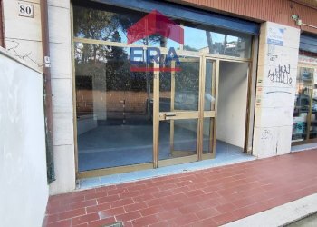 Foto 2 - Negozio Via Ippolito Desideri
78, Roma - foto 2