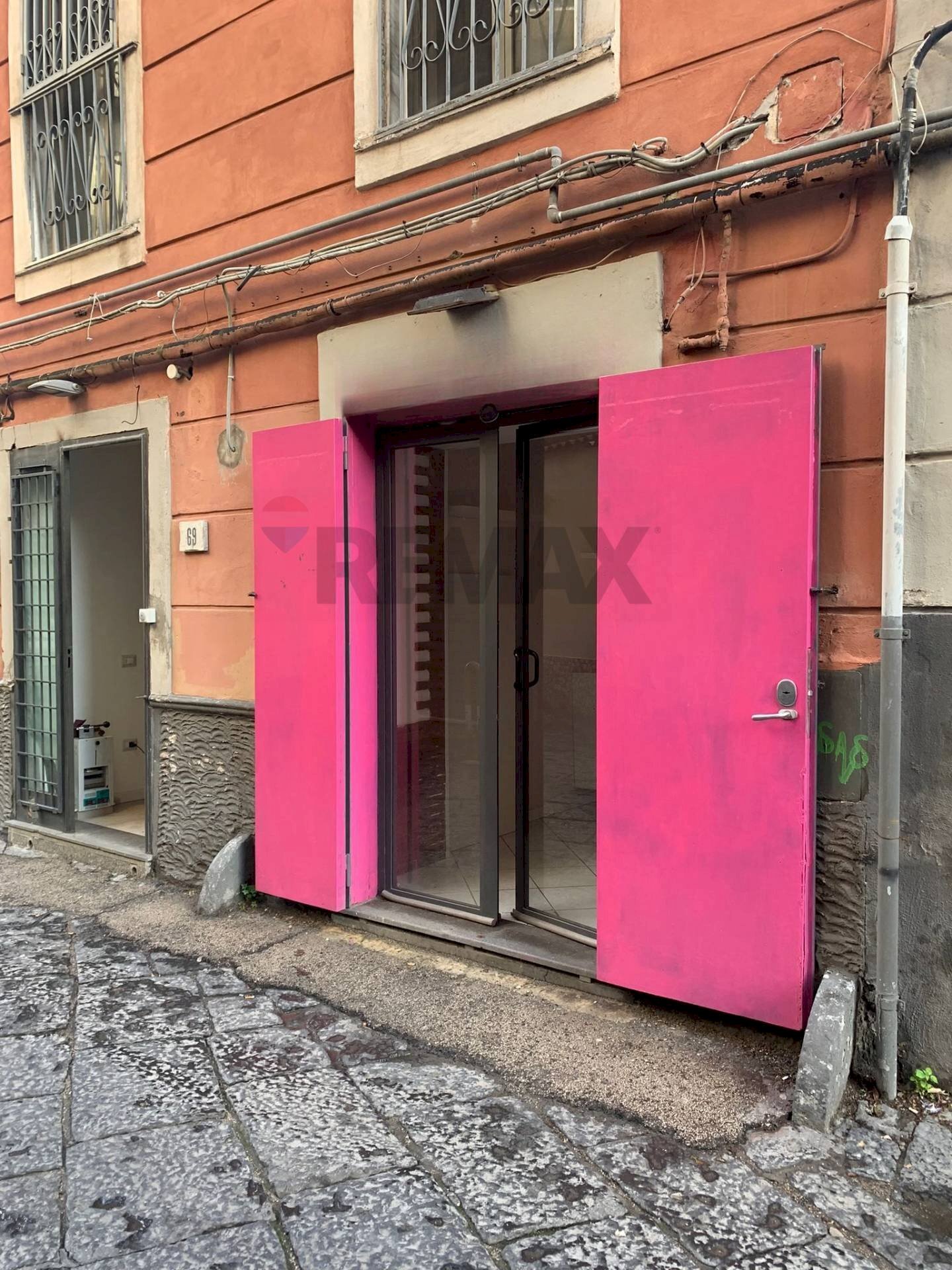 Edificio all\'aperto - Commercial Premises via Arenella
 
71, Napoli - photo 1