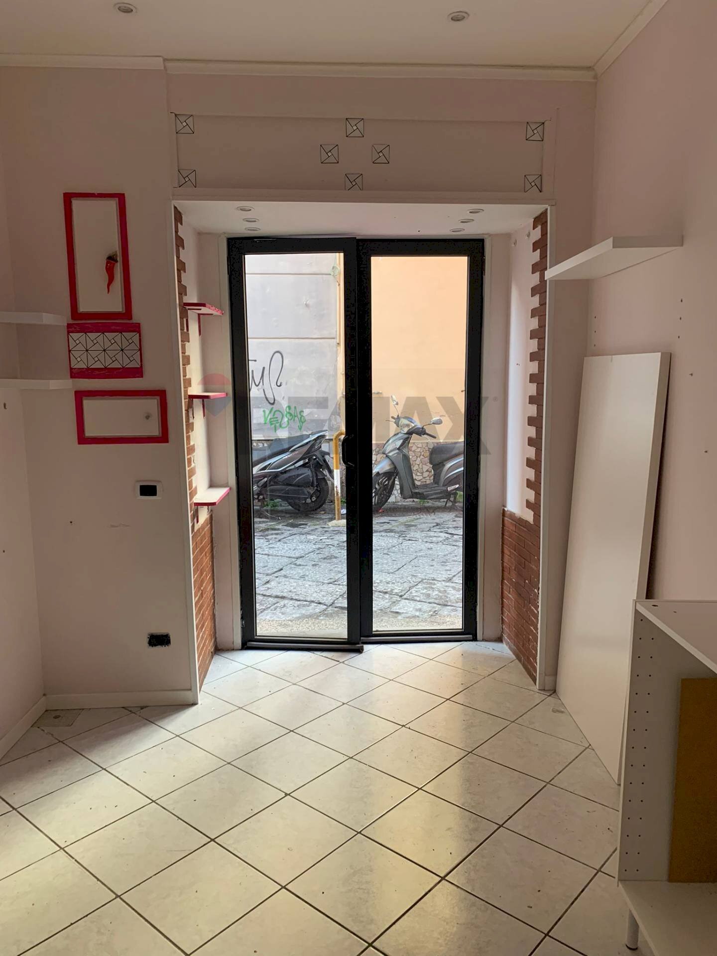 Ricezione / Lobby - Commercial Premises via Arenella
 
71, Napoli - photo 3