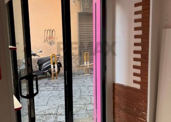 Ricezione / Lobby - Commercial Premises via Arenella
 
71, Napoli - photo 2