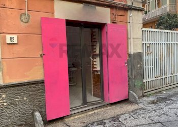 Edificio all\'aperto - Commercial Premises via Arenella
 
71, Napoli - photo 15