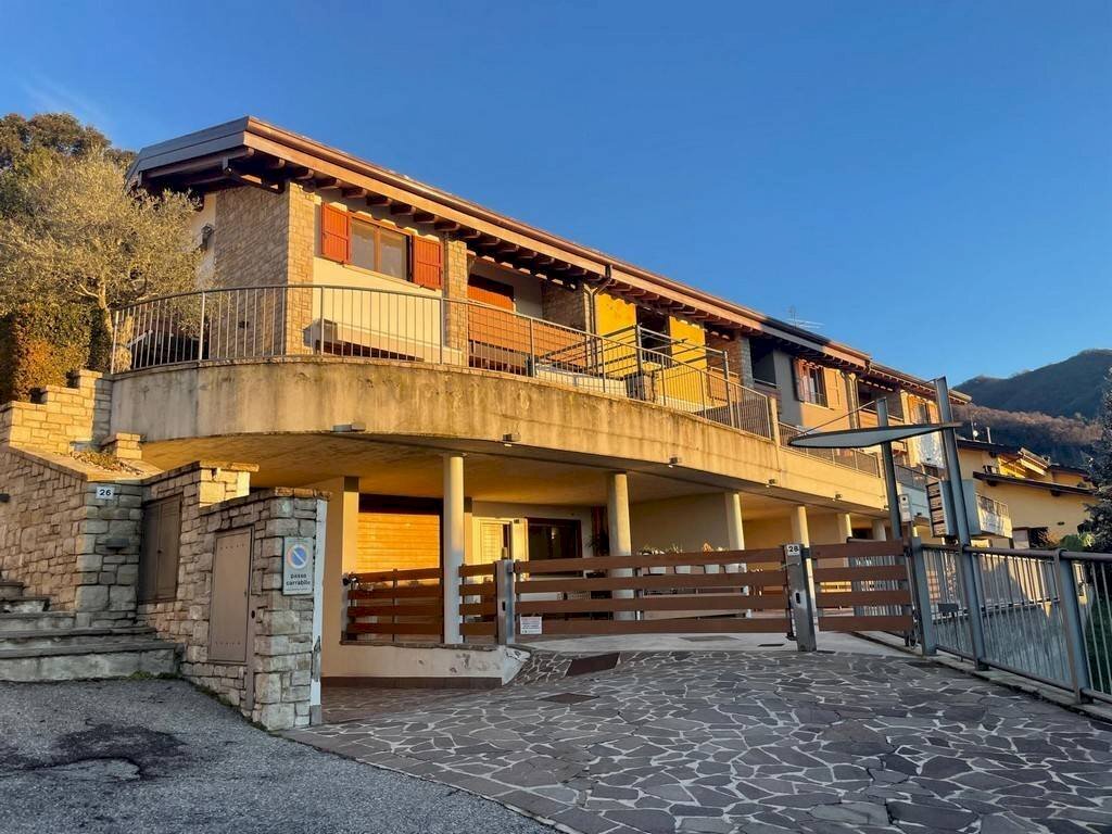 Facciata - Villa a Schiera via Filippo Lussana, Cenate Sopra - foto 1