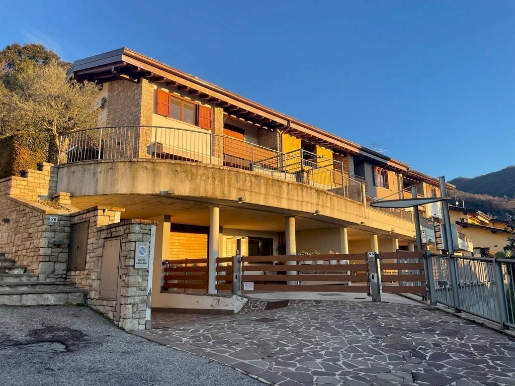 Facciata - Villa a Schiera via Filippo Lussana, Cenate Sopra - foto 2