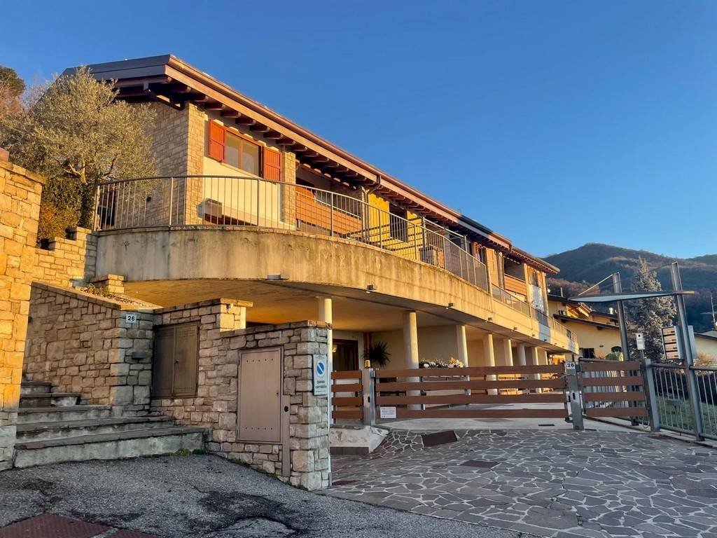 Facciata - Villa a Schiera via Filippo Lussana, Cenate Sopra - foto 3