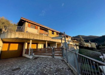 Facciata - Villa a Schiera via Filippo Lussana, Cenate Sopra - foto 6