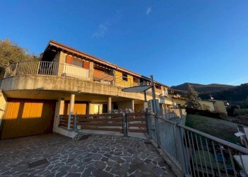 Facciata - Villa a Schiera via Filippo Lussana, Cenate Sopra - foto 7