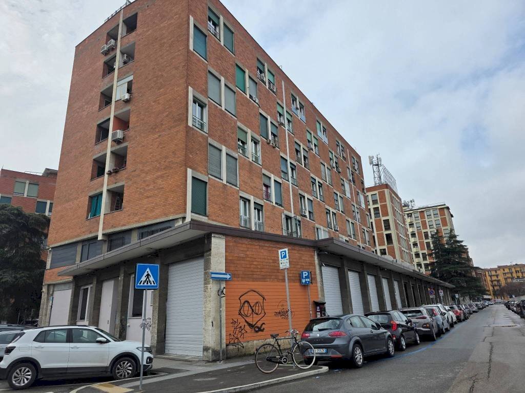 Facciata - Ufficio via Jacopo Barozzi Vignola, 6, Bologna (zona Bolognina) - foto 3
