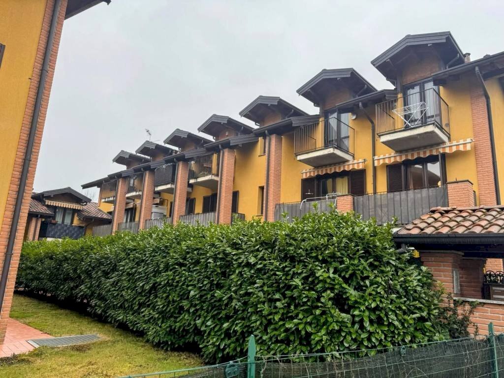 Facciata - Three-room apartment via Pravallo, 1, Lozza - photo 1