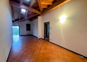 Stanza non arredata - Trilocale via Pravallo, 1, Lozza - foto 9