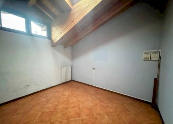 Camera da letto - Trilocale via Pravallo, 1, Lozza - foto 16