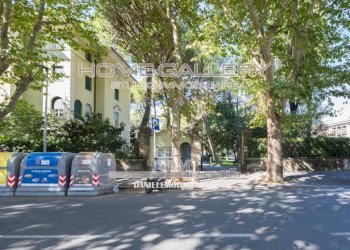 Facciata - Box via Giordano Bruno, 70r, Genova (zona Albaro) - foto 1