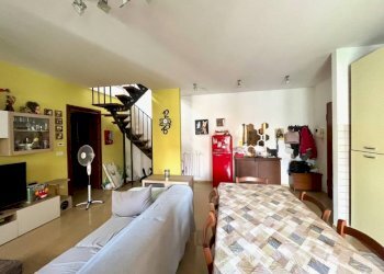 Salone - Trilocale via Bricherasio, 14, Carmagnola - foto 2